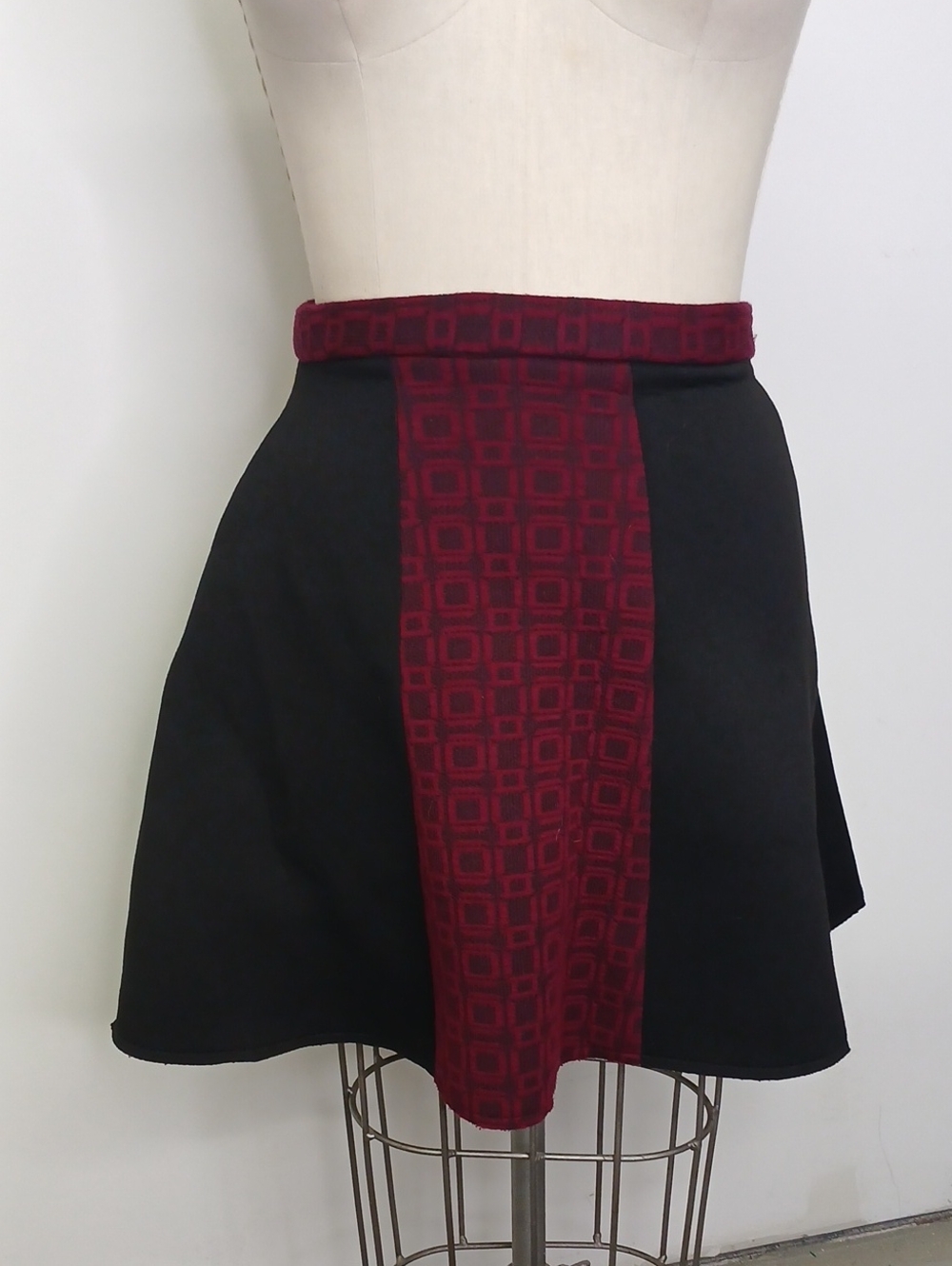 Think & Believe Skirt Made in Italy / Size Small